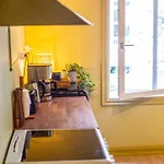 Charming 1800s W Fireplace And Free Parking